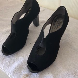 Casual/ dress shoes. Extremely comfortable. Size 7